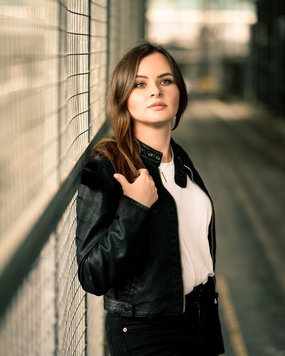 时尚欧美风皮衣美女图片